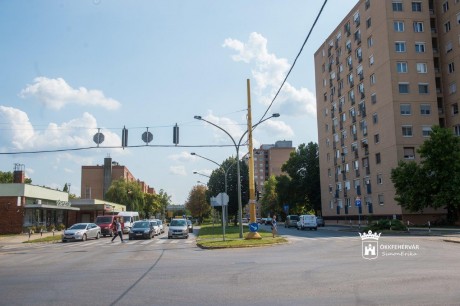 Jelentős torlódás lesz csütörtökön a Széchenyi út - Horvát István út kereszteződésben